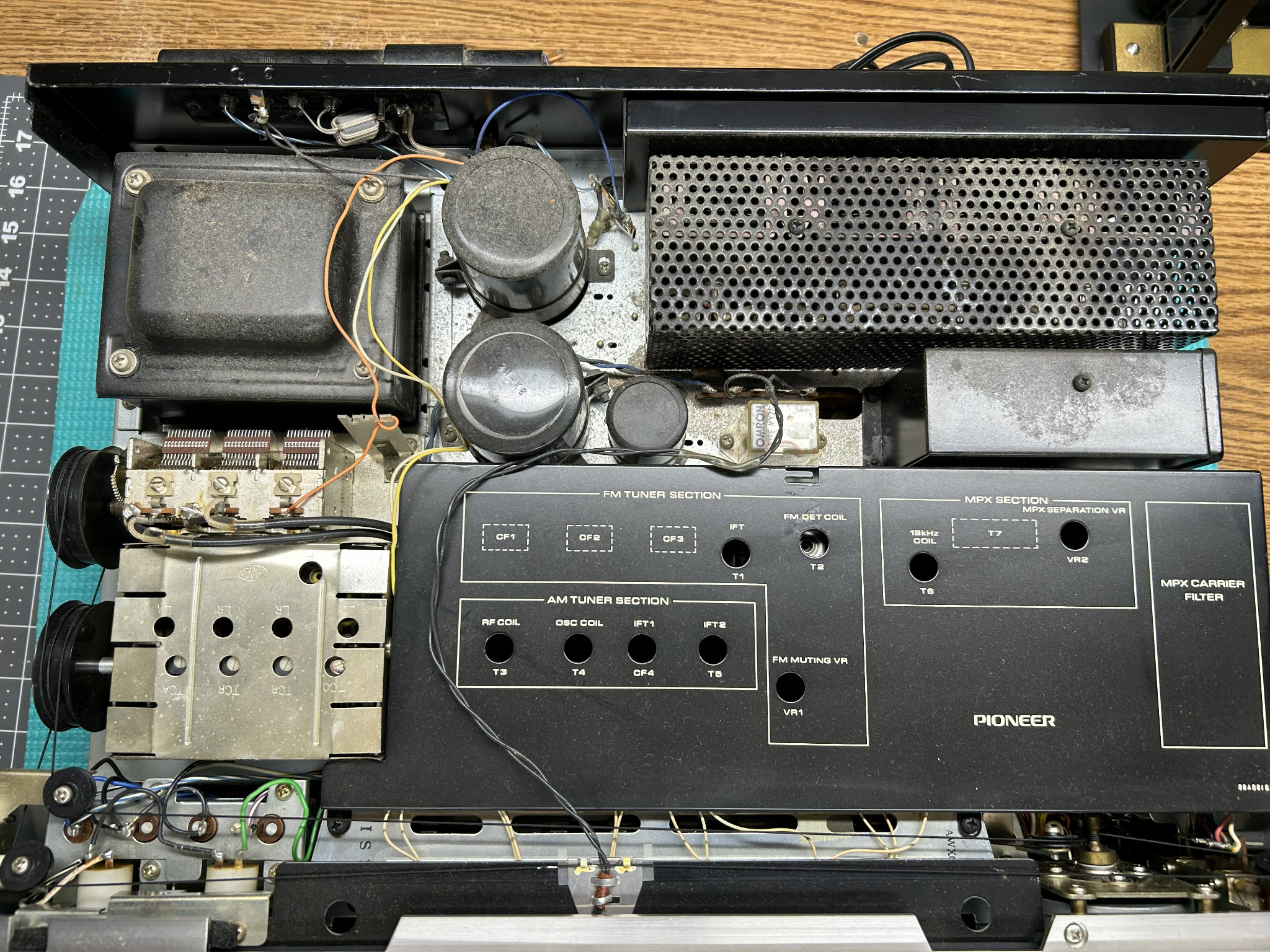 Pioneer SX-828 interior before restoration